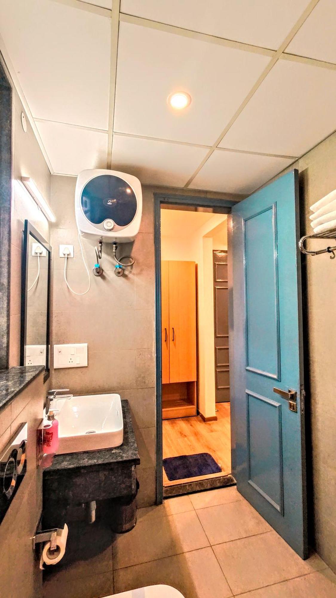 Mavens White Artemis Hospital Road Sector 52 Gurgaon Otel Dış mekan fotoğraf