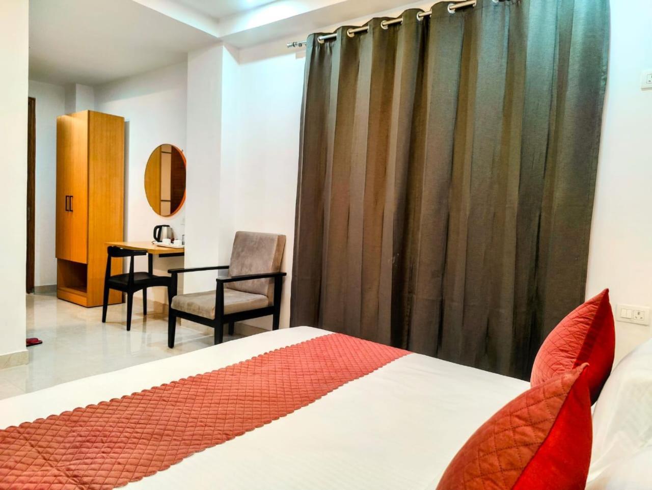 Mavens White Artemis Hospital Road Sector 52 Gurgaon Otel Dış mekan fotoğraf